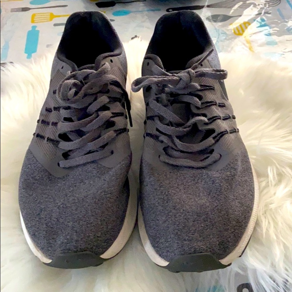 Nile running swing sneakers 👟 size 8